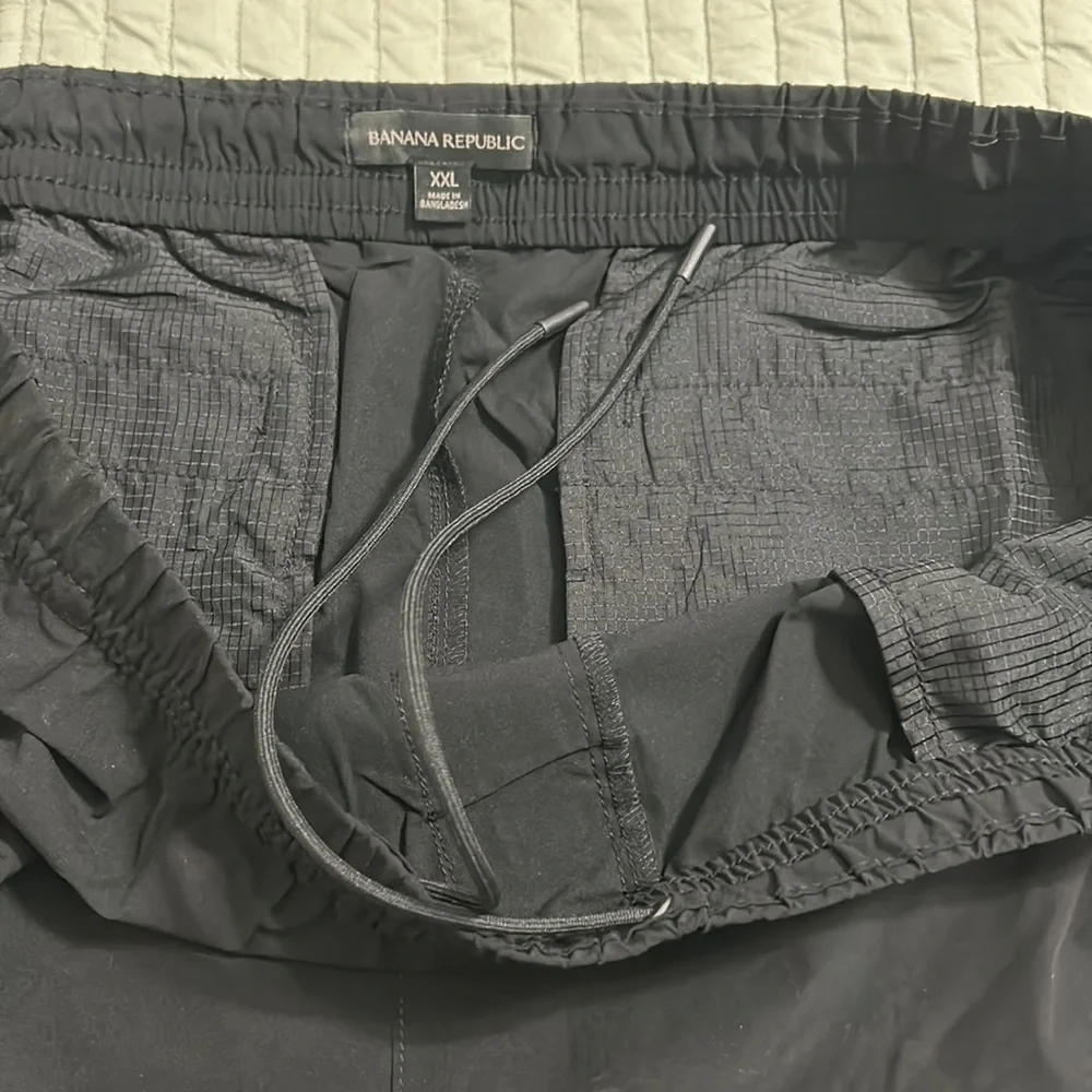 Men’s Banana Republic Polyester Joggers. Size XXL